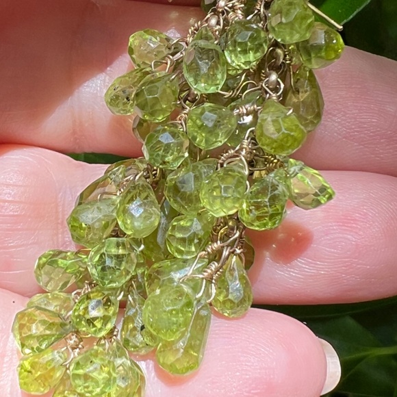 VINTAGE SOLID 14K GOLD FACETED MULTI PERIDOT CLUSTER BUNCH DANGLE DROP EARRINGS - Picture 5 of 16